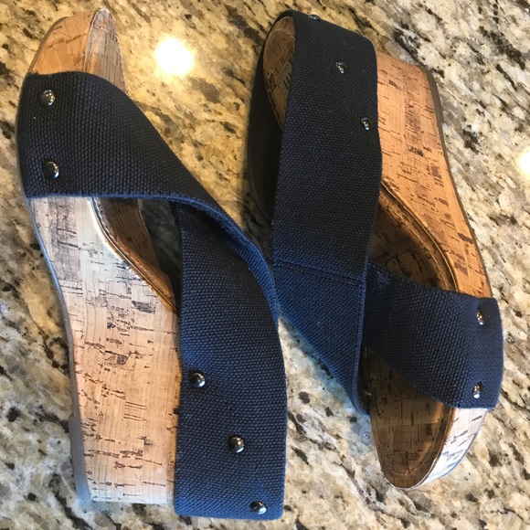 Wedges • size 8.5 - Picture 2 of 4